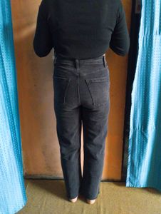 🖤🤍Distressed Black Jeans🤍🖤