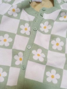 Cute Green &amp; White Floral Checkered Cardigan