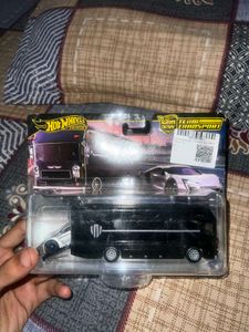Hot Wheels Lykan team transport