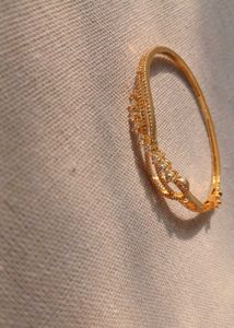 Elegant Gold-Tone Bangle Bracelet