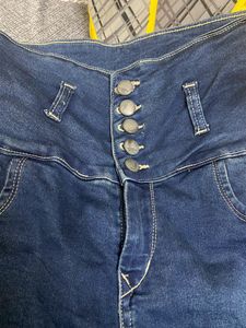 Denim Shorts-show off