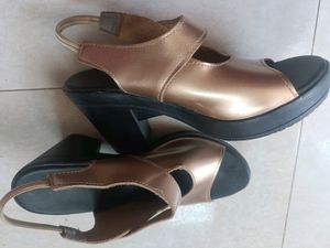 Heel Sandal.... 👡 One Time Use Only.... Like New