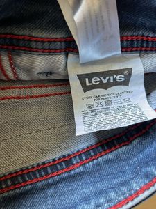 a denim skinny  jeans