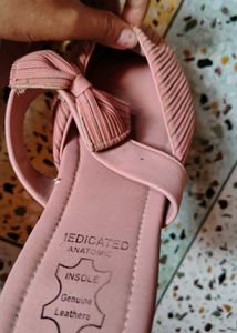 Ladies pink bow sandal
