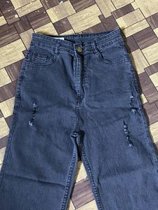 STRAIGHT JEANS