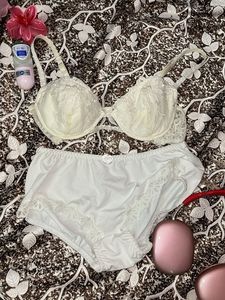 🤍Ivory Lace Bra and Panty Set🤍