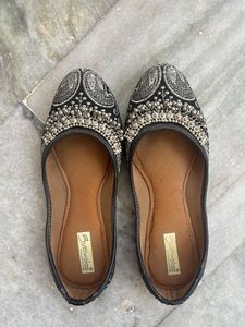 Embellished Jutti Flats
