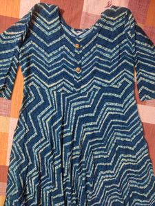 Beautiful Navy Blue Chevron Print Dress