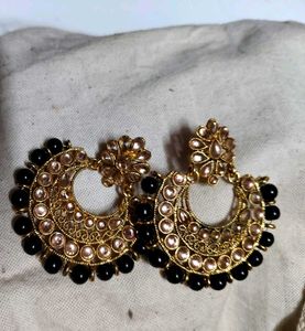 Elegant Gold &amp; Black Maang Tikka Set
