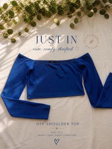 Off-Shoulder Long Sleeve Crop Top