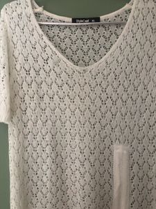Chic White Knitted V-Neck Top