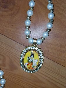 Krishna Pendant Pearl Necklace