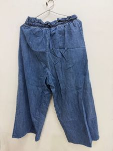 woman elastic jeans
