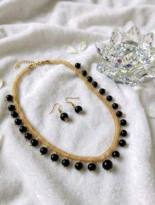 Elegant Gold Necklace and Earring Set