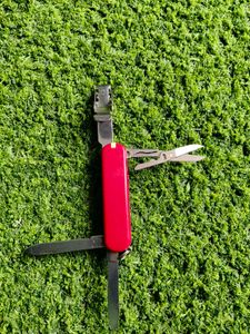 Victorinox Swiss Army Pocket Knife –Red Multi-Tool