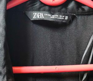 Chic Black Button-Up Shirt satin Zara