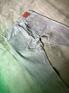Levi’s Light Wash Denim Jeans