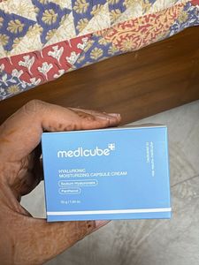 Medicube Hyaluronic Moisturizing Capsule Cream