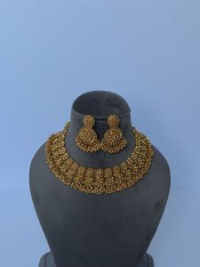 Exquisite Gold-Tone Necklace &amp; Earring Set