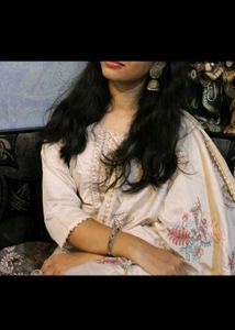 Elegant ivory kurta set with dupatta