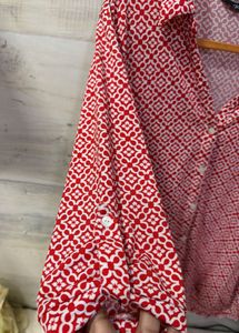 Red &amp; White Geometric Print Button-Up Blouse