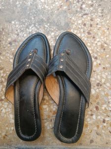 Classic Black Toe-Ring Sandals