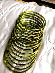 Trendy Glass चूड़िया