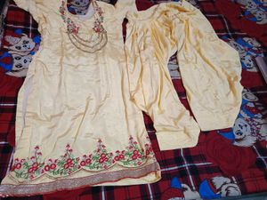 Price Dropped : Embroidered Kurta Set