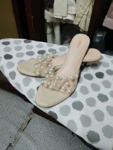 Chic Pearl kitten heel