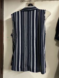 Chic Navy Striped Sleeveless Top