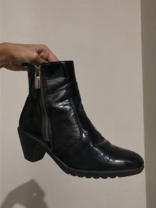 Chic Black Patent Chunky Heel Boots