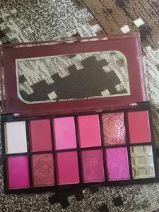 Pink & Red Eyeshadow Palette