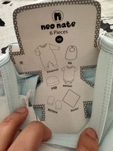 NEW!! 6 pc New Born baby clothing Gift set