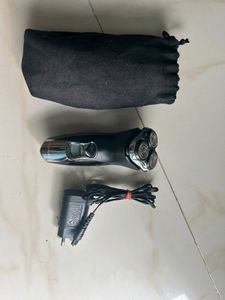 Remington Shaver With 3 Blades