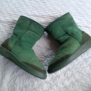 Auth Ugg fur top forest green suede boots