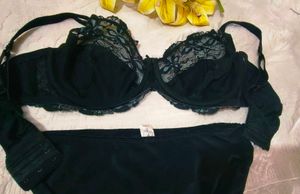 Lace Detail Bra With Beautiful Penty
