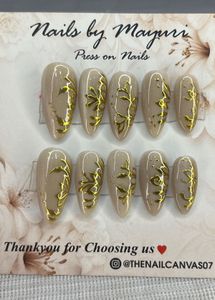 Elegant Gold Floral Press On Nails