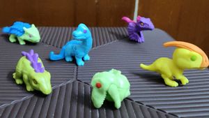 6 kinderjoy dino toys