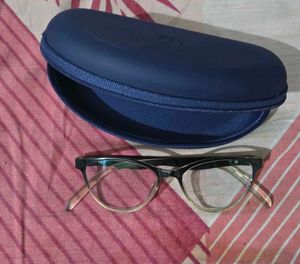 Stylish Cat-Eye Eyeglasses with Case