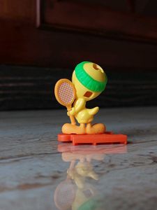 Badminton Tweety Kinder Joy Figure