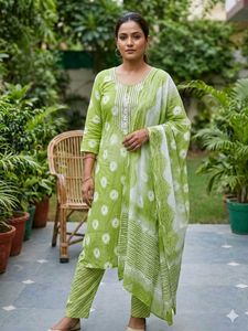 Green Tie-Dye Kurta with Embellished Neck