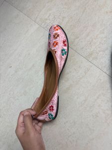 Embroidered Juttis