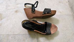 Stylish Flat Sandals with Anklets