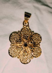 Exquisite Gold-Tone Floral Pendant