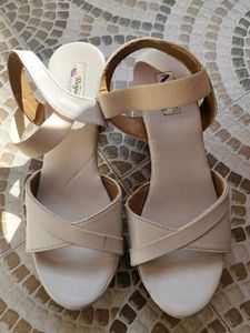 Creamy Platform Sandals