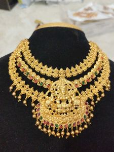broad necklace