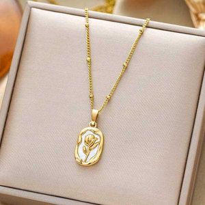 Elegant Gold Tulip Pendant - anti tarnish