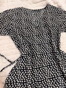 Chic Black &amp; White Patterned Midi Dress
