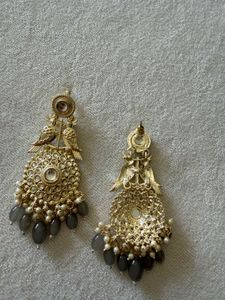 🩶🩶 Gold Toned Dangler Earrings
