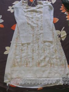 Elegant White Kurta with Intricate Embellishments